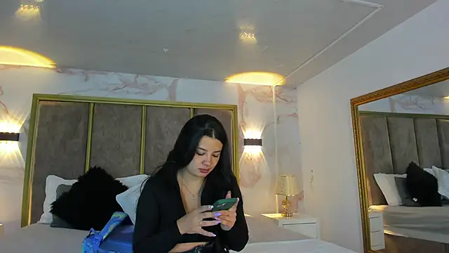 ValeriaOrtega online show from April 16, 2026, 11:33 am