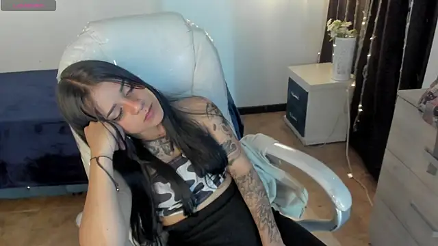 Nicole Foxx  online show from February 28, 2025, 11:34 pm