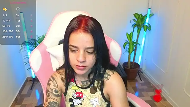 Snapshot of Nicole_Foxx_ chatting on May 8, 2026, 10:04 pm Nicole Foxx online show from May 8, 2026, 10:04 pm