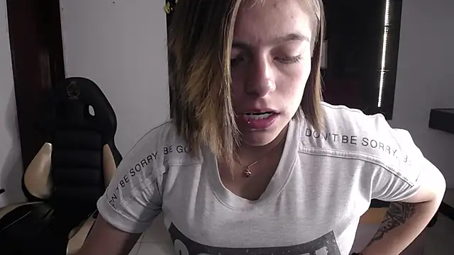 Kitten Cam online show from April 20, 2026, 10:44 pm