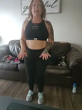 TattedMamaXOXO online show from November 18, 2025, 5:06 pm