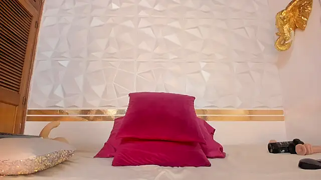 Sara Collinnss online show from March 27, 2026, 11:54 am