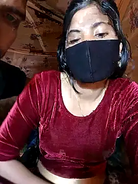 Hot couple 1 online show from February 21, 2026, 4:52 pm