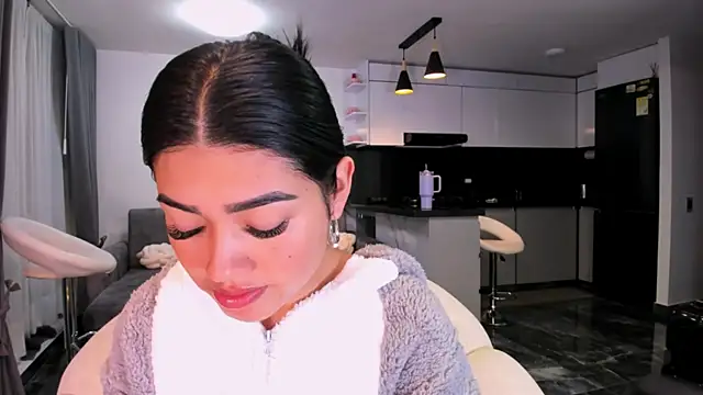 1lubonnie online show from September 12, 2025, 1:49 am