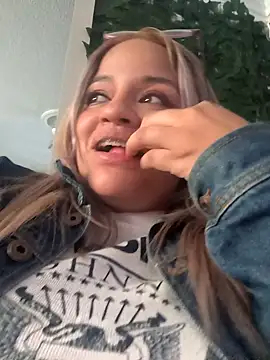 victoria  floyd online show from November 17, 2025, 10:15 pm