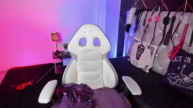 victoria  floyd online show from April 21, 2026, 8:34 pm