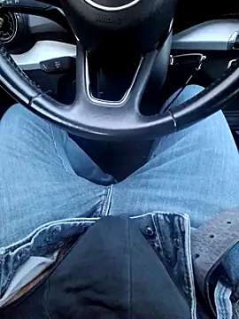 Nzino1983 online show from March 31, 2026, 4:51 pm