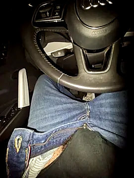 Nzino1983 online show from April 10, 2026, 9:30 pm