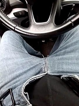 Nzino1983 online show from April 12, 2026, 4:56 pm