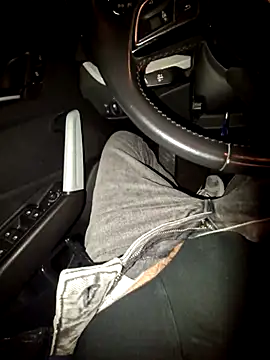 Nzino1983 online show from April 25, 2026, 10:40 pm