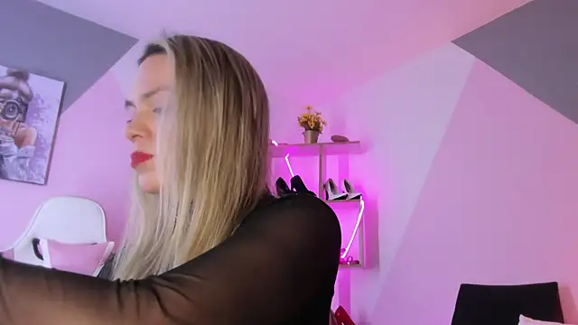 RayaCarr  online show from February 15, 2025, 2:11 pm