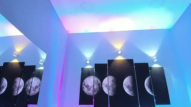 tatii moon online show from September 13, 2025, 4:01 am