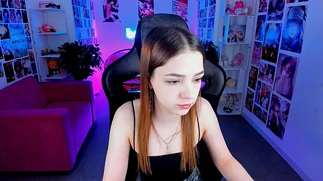 PamBeesly online show from March 12, 2025, 8:08 am