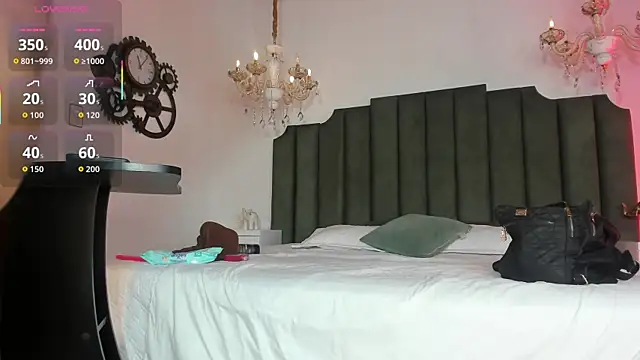 AnthonelaRusso  online show from September 30, 2025, 4:06 am