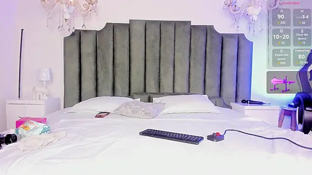 AnthonelaRusso  online show from April 18, 2026, 4:16 am