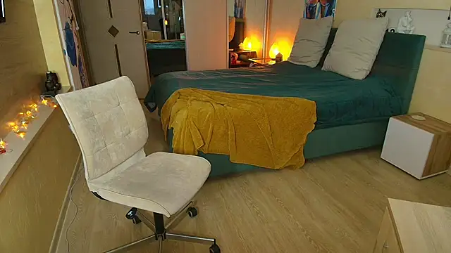 ReginaSparkle online show from November 8, 2025, 4:01 am