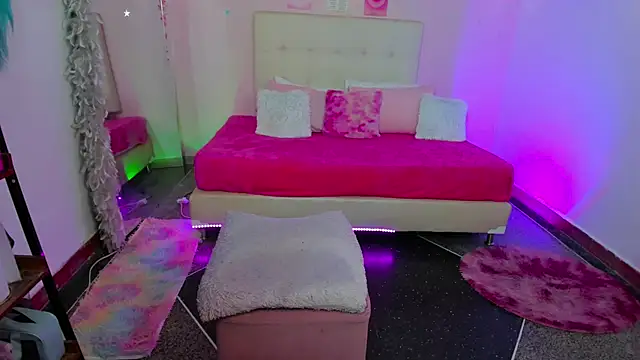 ScarlettDreamss7 online show from September 9, 2025, 2:11 am