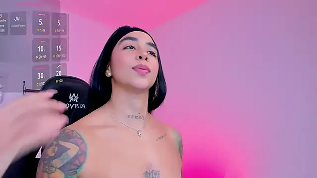 sophierooy22 online show from March 10, 2026, 11:43 pm