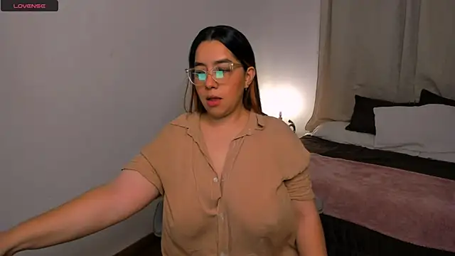 brithany olson25 online show from September 28, 2025, 12:21 pm