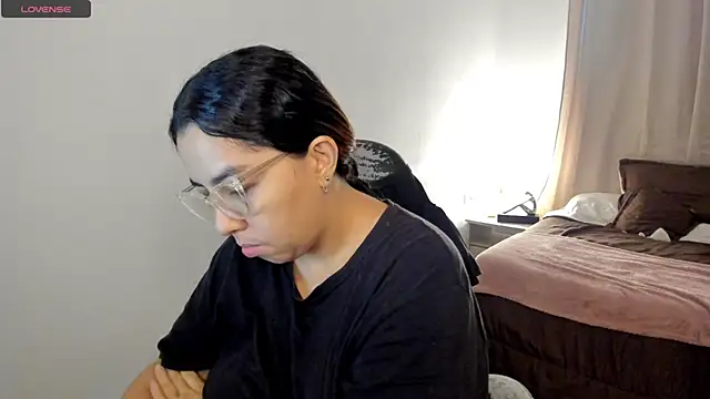 brithany olson25 online show from December 3, 2025, 11:52 am