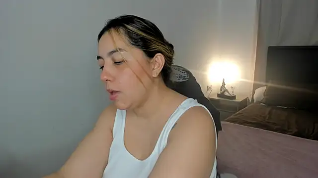 brithany olson25 online show from April 15, 2026, 6:37 pm