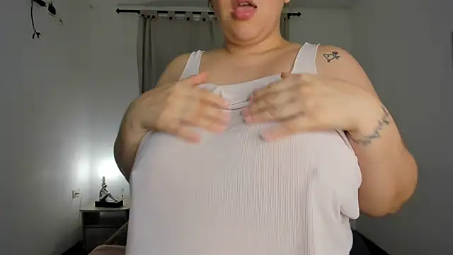 brithany olson25 online show from April 22, 2026, 3:09 am