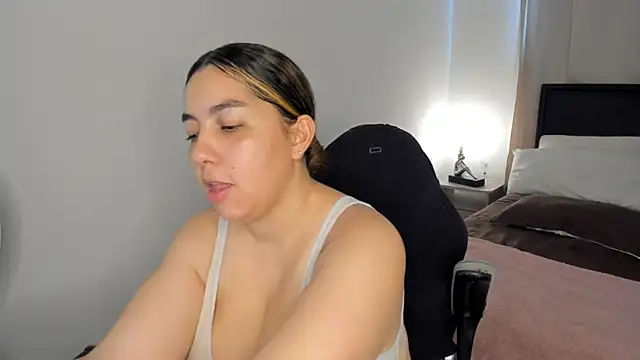 brithany olson25 online show from April 26, 2026, 7:44 pm