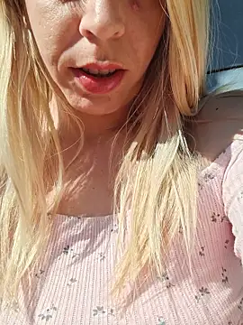 SweetyNinaOff1 online show from April 8, 2026, 9:42 am