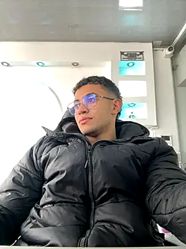 Thonny-becker online show from October 12, 2025, 4:06 pm