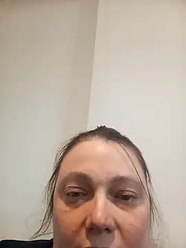 HotHornyEmmaX online show from November 21, 2025, 3:33 pm