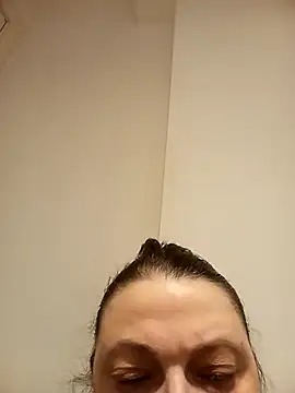 HotHornyEmmaX online show from December 15, 2025, 7:56 am