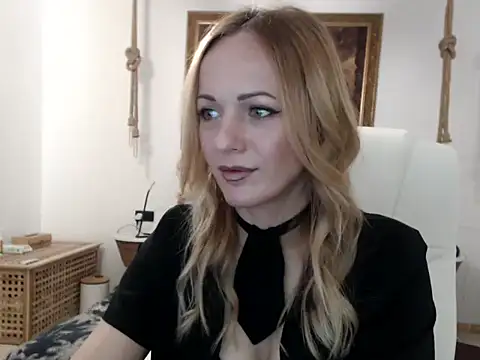 Snapshot of EllyaDiamond chatting on January 29, 2025, 7:53 pm EllyaDiamond online show from January 29, 2025, 7:53 pm