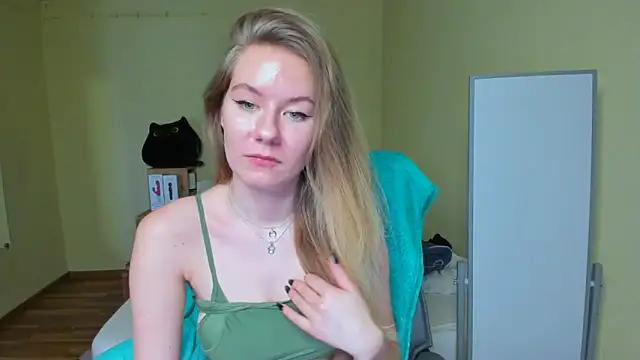 EmilyPaw online show from February 19, 2025, 9:50 am