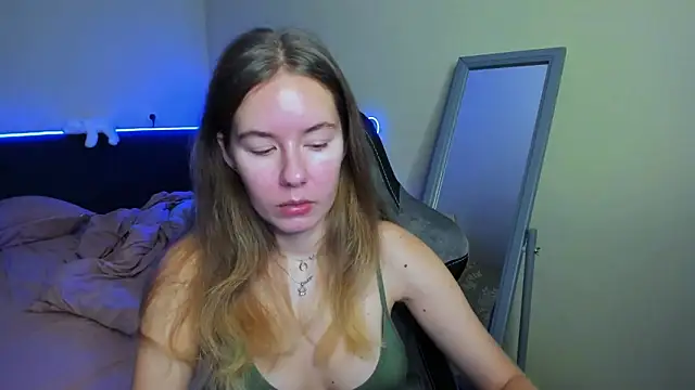 EmilyPaw online show from November 18, 2025, 8:08 am