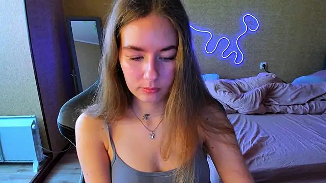 EmilyPaw online show from April 15, 2026, 9:49 am