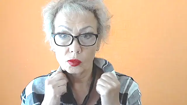 NessyJenixs online show from September 28, 2025, 6:30 am