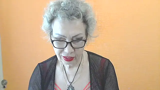 NessyJenixs online show from April 5, 2026, 7:16 am