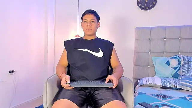 Tylerdrdn online show from November 12, 2025, 5:19 am