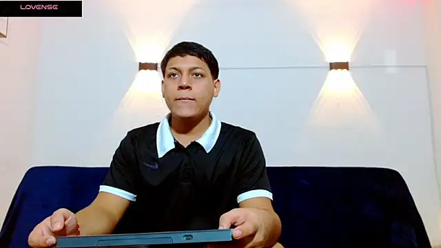 Tylerdrdn online show from November 21, 2025, 9:13 pm