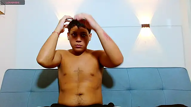 Tylerdrdn online show from November 23, 2025, 2:28 pm