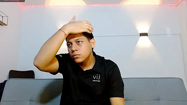 Tylerdrdn online show from November 29, 2025, 10:57 pm