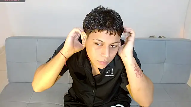 Tylerdrdn online show from November 30, 2025, 4:33 pm