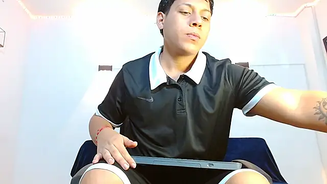 Tylerdrdn online show from December 3, 2025, 10:41 pm