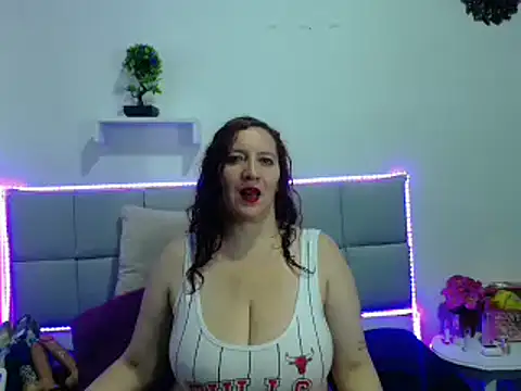 Madisson Housse online show from March 8, 2025, 4:45 am