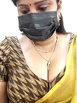 Queenflowerr online show from February 9, 2025, 1:00 am