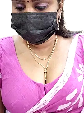 Queenflowerr online show from February 20, 2025, 8:47 pm