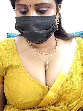 Queenflowerr online show from March 10, 2025, 3:41 pm