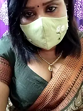 Queenflowerr online show from October 23, 2025, 5:55 pm