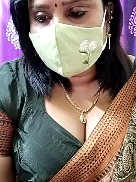 Queenflowerr online show from October 25, 2025, 4:31 am