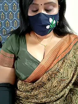 Queenflowerr online show from November 27, 2025, 5:26 pm